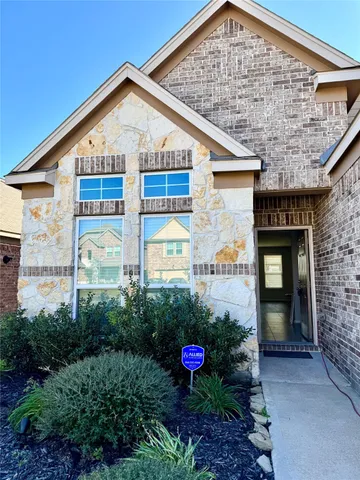 $2,350 | 2215 Hidden Embers Path, Fresno, TX 77545