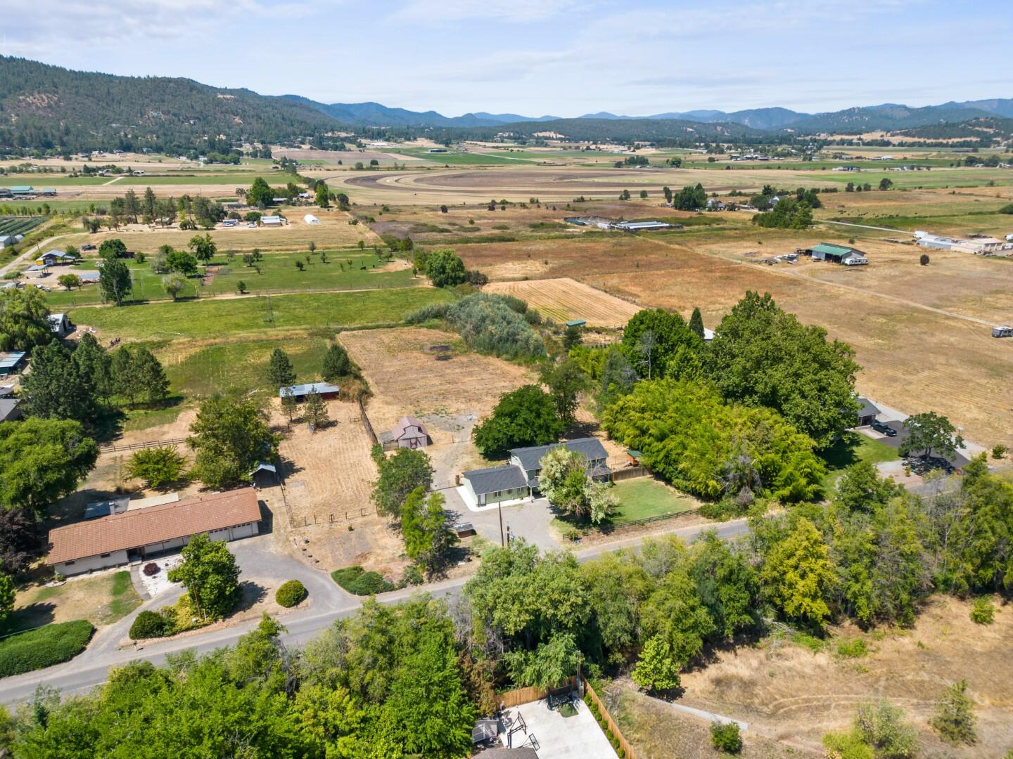 4305 Grant Road Central Point, OR 97502 - Photo 44 of 53 4305 Grant Road - 43