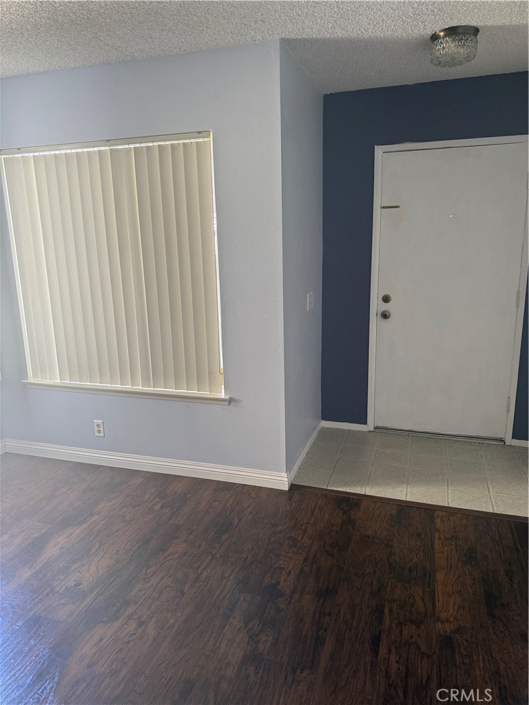 9924 Del Rio Way Cypress, CA 90630 - Photo 4 of 7