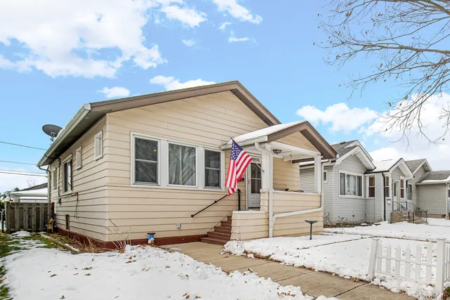 $359,900 | 5531 West Grace Street, Chicago, IL 60641