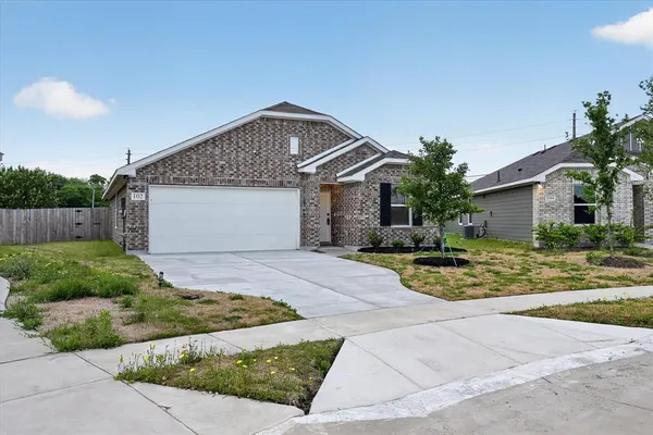 $1,975 | 102 Goel Street, Greenville, TX 75402