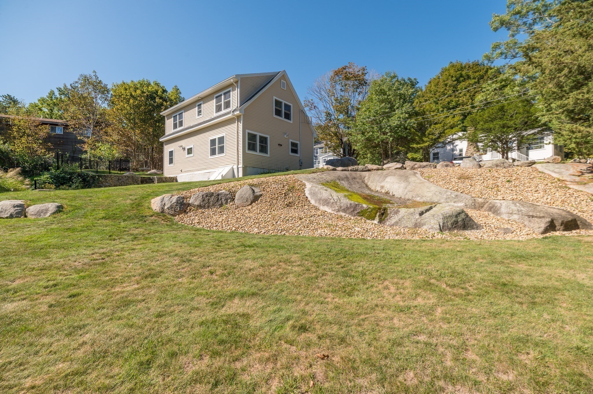 2 Hunter Road Gloucester, MA 01930 - Photo 5 of 25 Gallery Image 5