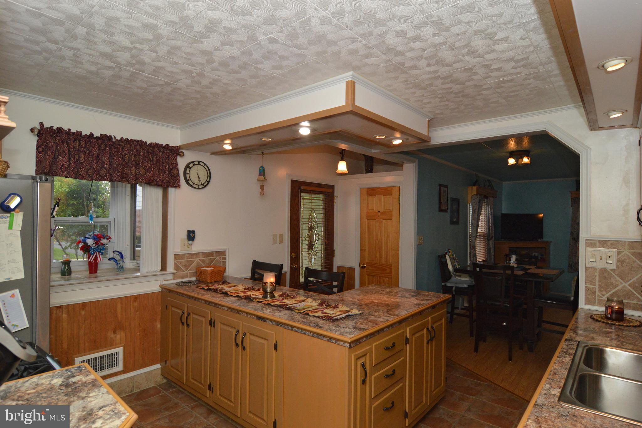 1431 Fayette Avenue Reading, PA 19607 - Photo 4 of 27 Gallery Image 4