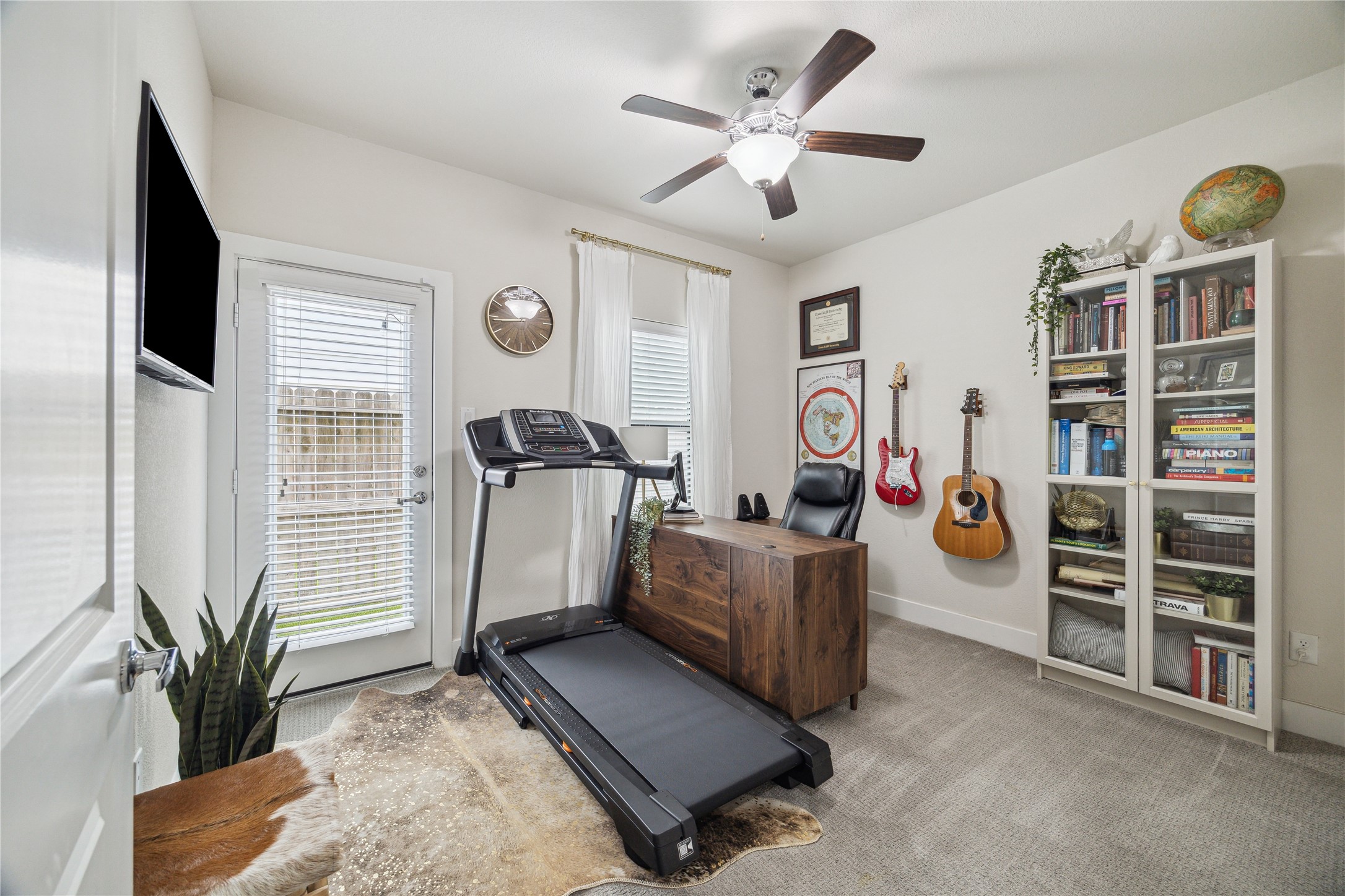 3939 Tulane Street Houston, TX 77018 - Photo 16 of 23 a living room with furniture and a window