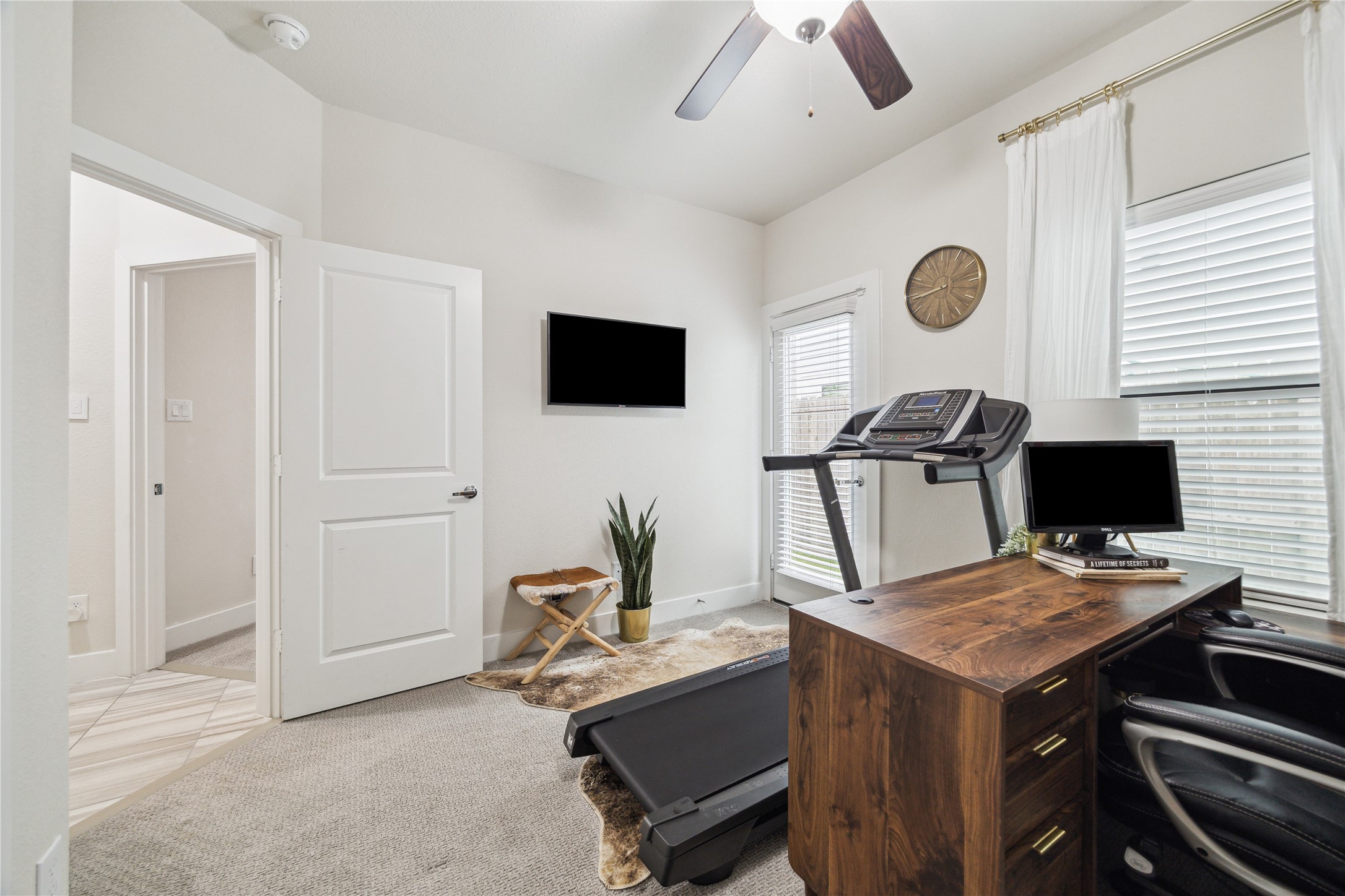3939 Tulane Street Houston, TX 77018 - Photo 17 of 23 a view of a workspace with furniture