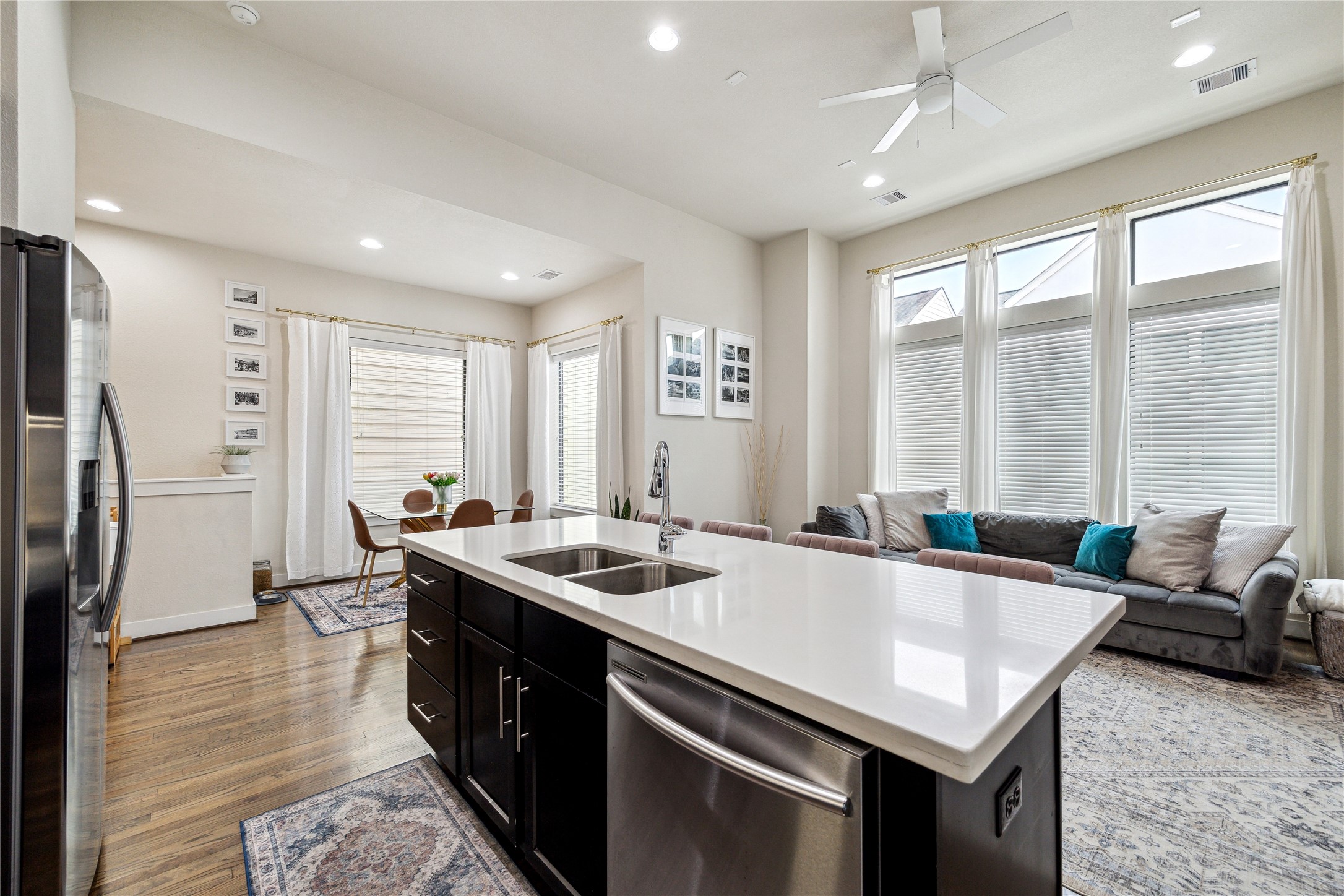 3939 Tulane Street Houston, TX 77018 - Photo 2 of 23 a kitchen with stainless steel appliances granite countertop a sink a stove and a refrigerator