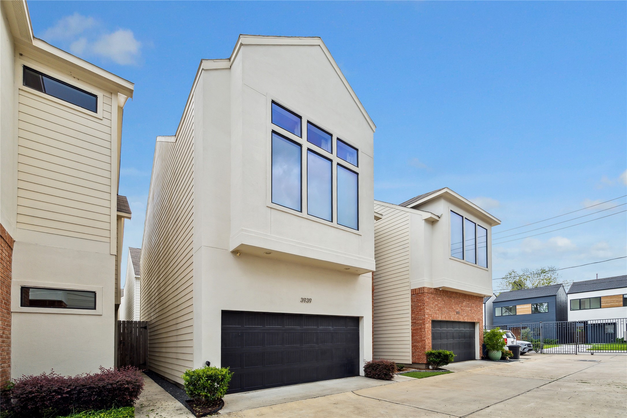 3939 Tulane Street Houston, TX 77018 - Photo 22 of 23 a view of a building with a street
