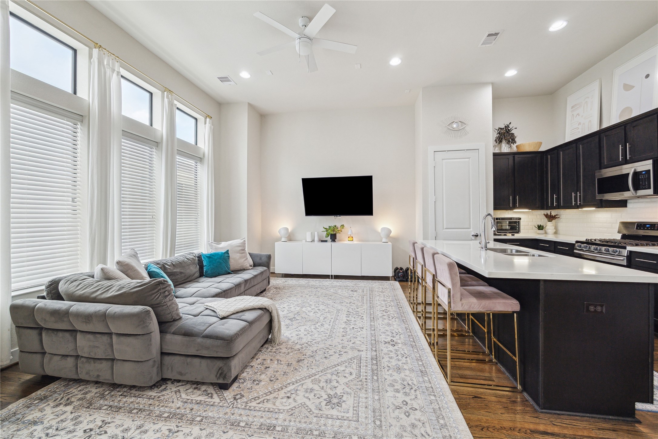 3939 Tulane Street Houston, TX 77018 - Photo 9 of 23 a living room with furniture and a flat screen tv