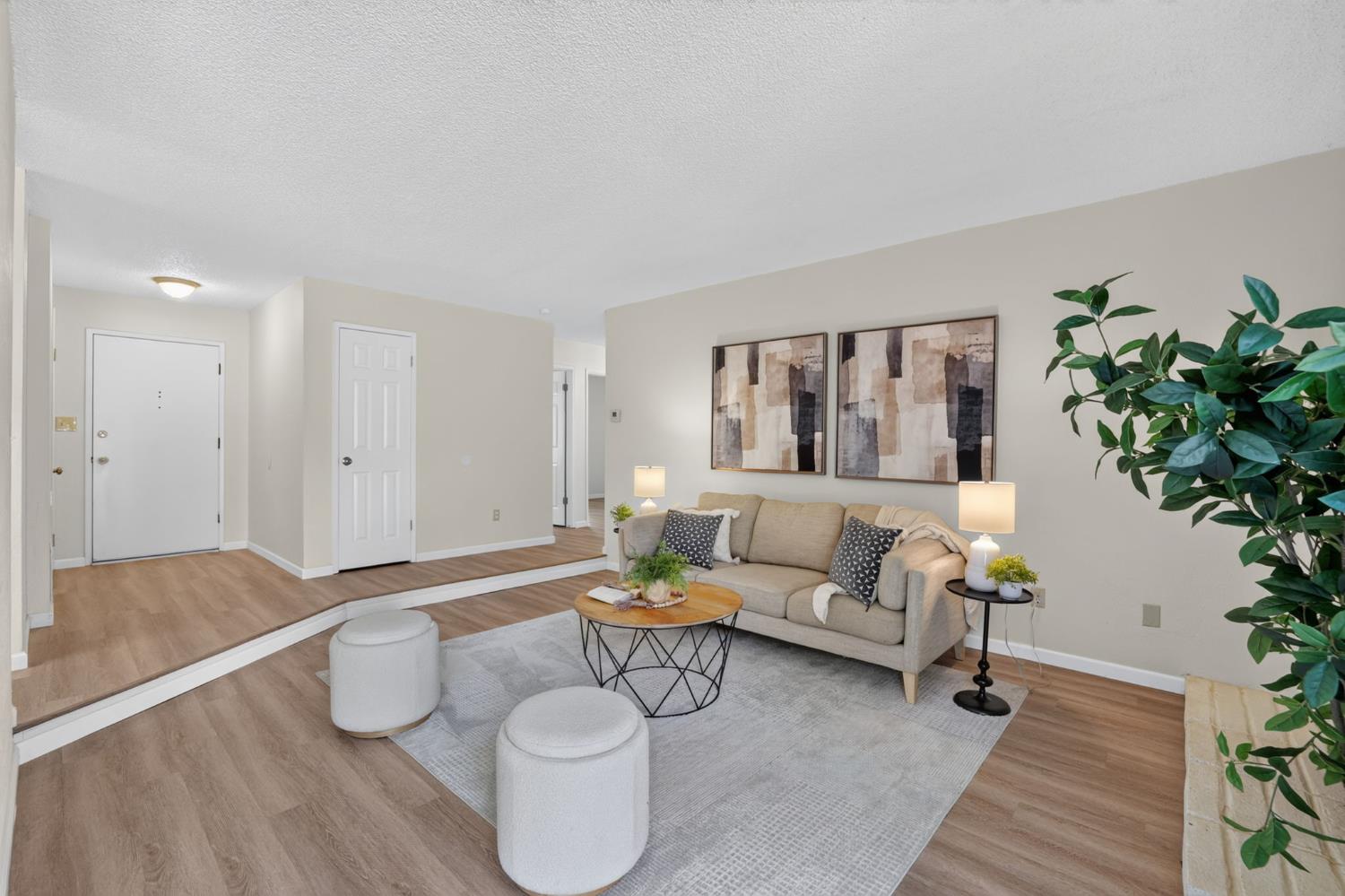 1437 Entrada Way Modesto, CA 95355 - Photo 4 of 51