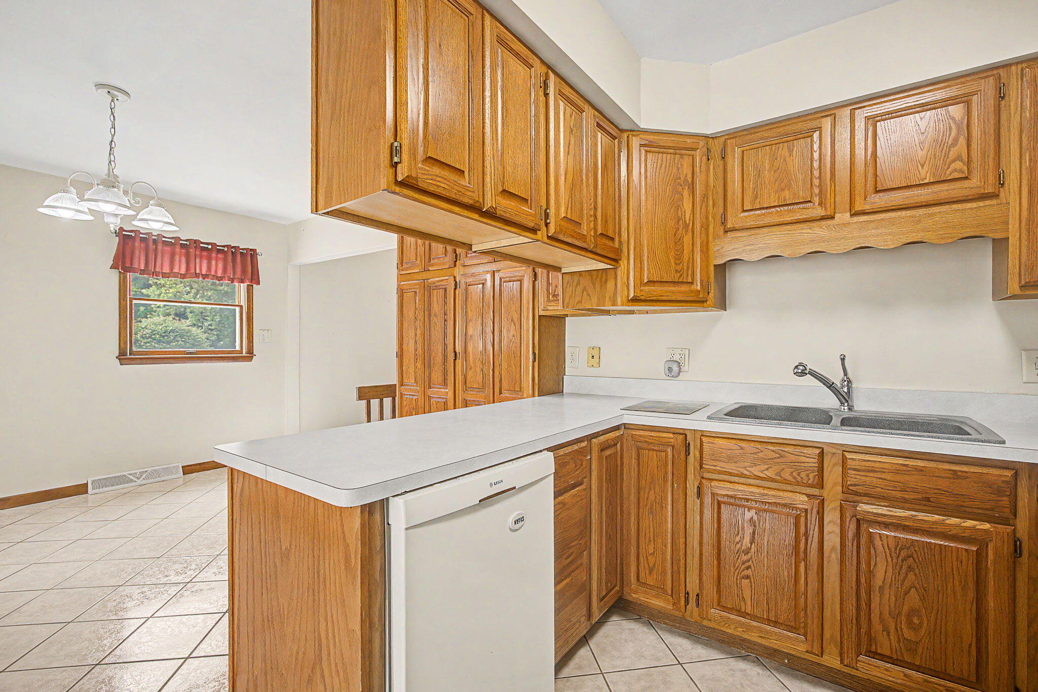 2511 Reynolds Road Jackson, MI 49201 - Photo 13 of 55 13-web-or-mls-CQ1A8358