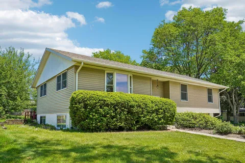 $399,900 | 6902 Donna Drive, Middleton, WI 53562