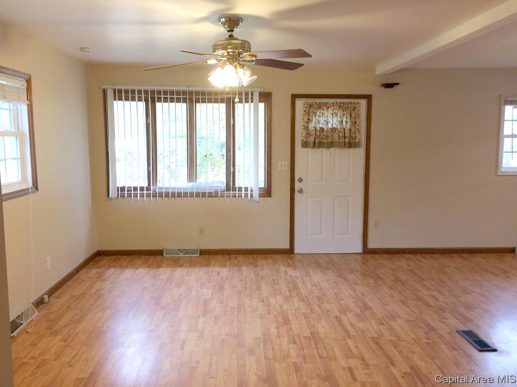 2822 South Price Avenue Springfield, IL 62704 - Photo 3 of 27