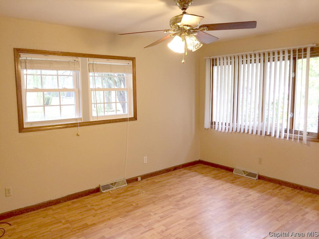 2822 South Price Avenue Springfield, IL 62704 - Photo 4 of 27