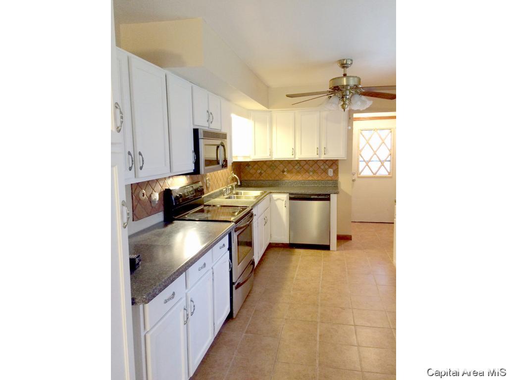 2822 South Price Avenue Springfield, IL 62704 - Photo 8 of 27