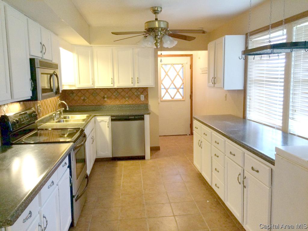 2822 South Price Avenue Springfield, IL 62704 - Photo 9 of 27