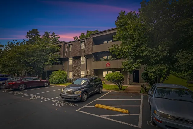 $175,000 | 2929 Selena Drive, Unit K142, Nashville, TN 37211