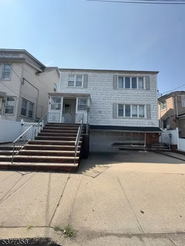 $2,500 | 128 Grove Street, Unit 2, Bloomfield, NJ 07003