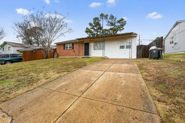 a view of a house with a yard and garage