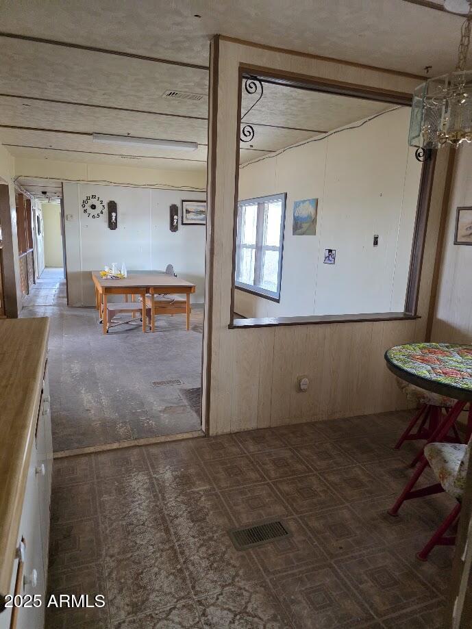 8 Trail Drive St. Johns, AZ 85936 - Photo 14 of 24 Dining/Upper Living Area