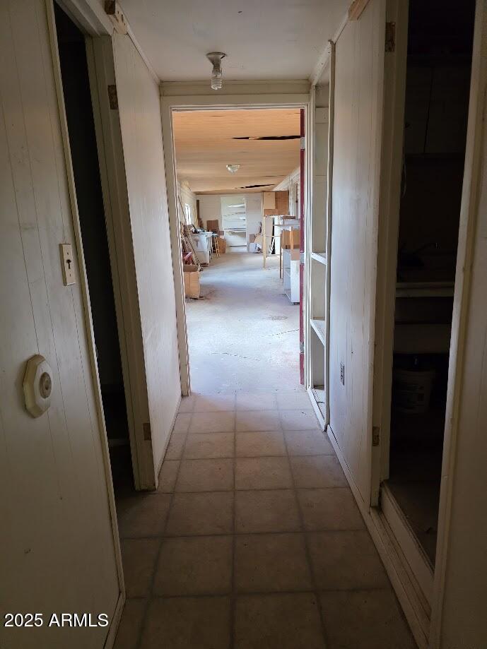 8 Trail Drive St. Johns, AZ 85936 - Photo 19 of 24 Hallway to Storage