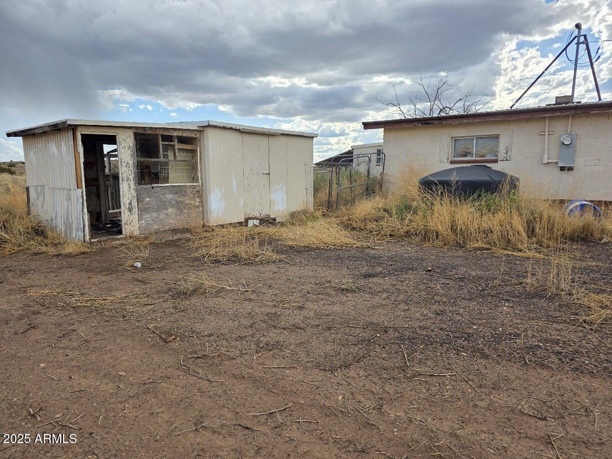 8 Trail Drive St. Johns, AZ 85936 - Photo 6 of 24 Sheds/Water Tank