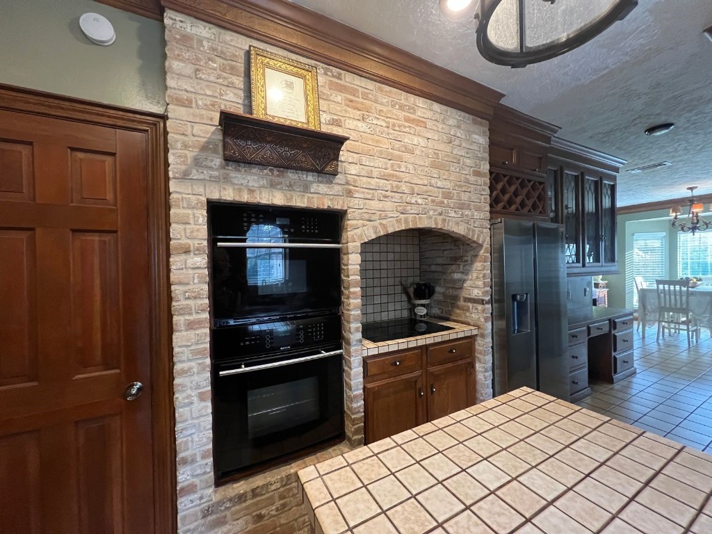 16702 Mandeville Court Spring, TX 77379 - Photo 4 of 15 a kitchen with granite countertop a stove and a refrigerator