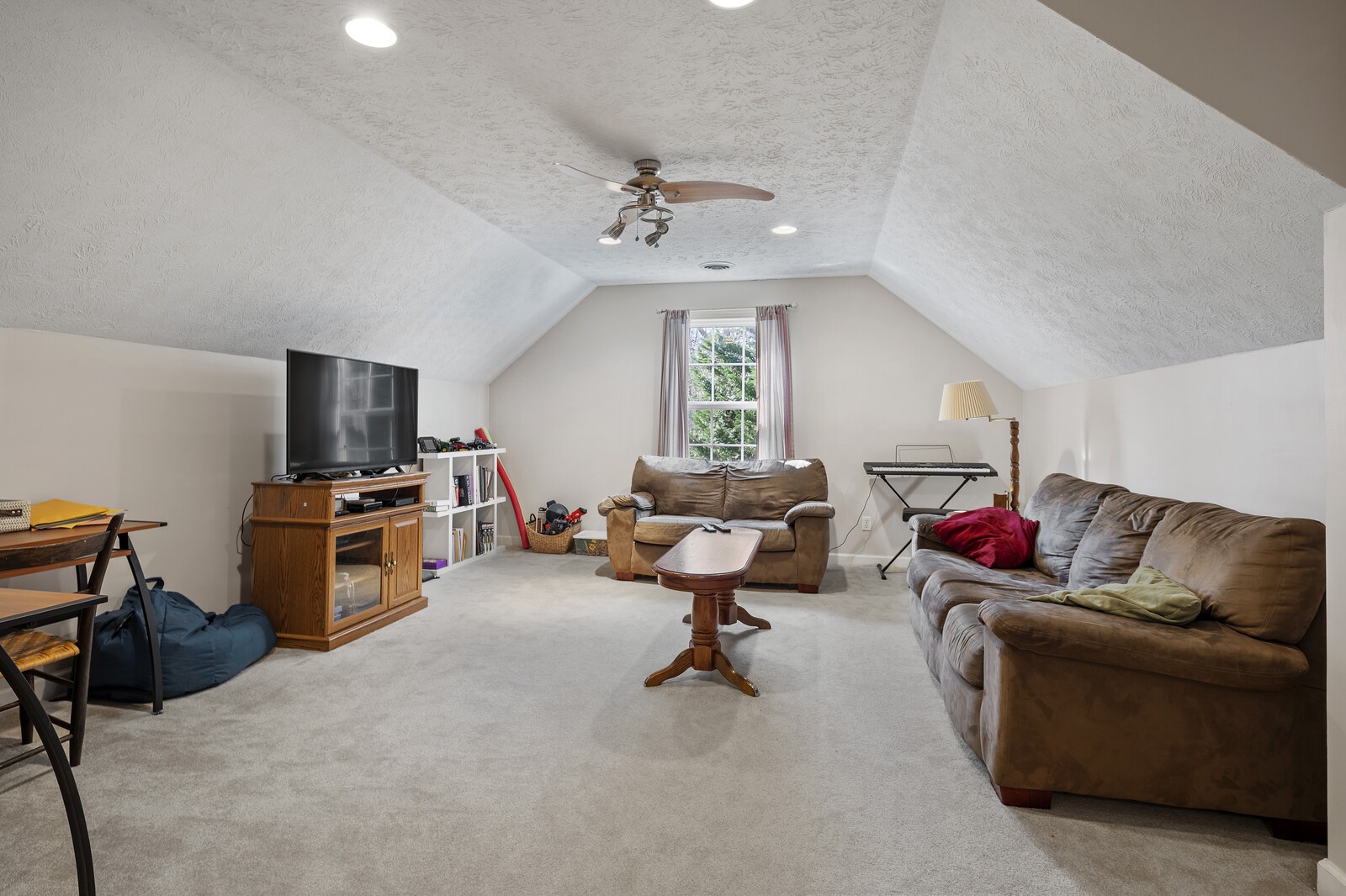 8035 Cedar Grove Road Cross Plains, TN 37049 - Photo 20 of 40 a living room with furniture and a flat screen tv