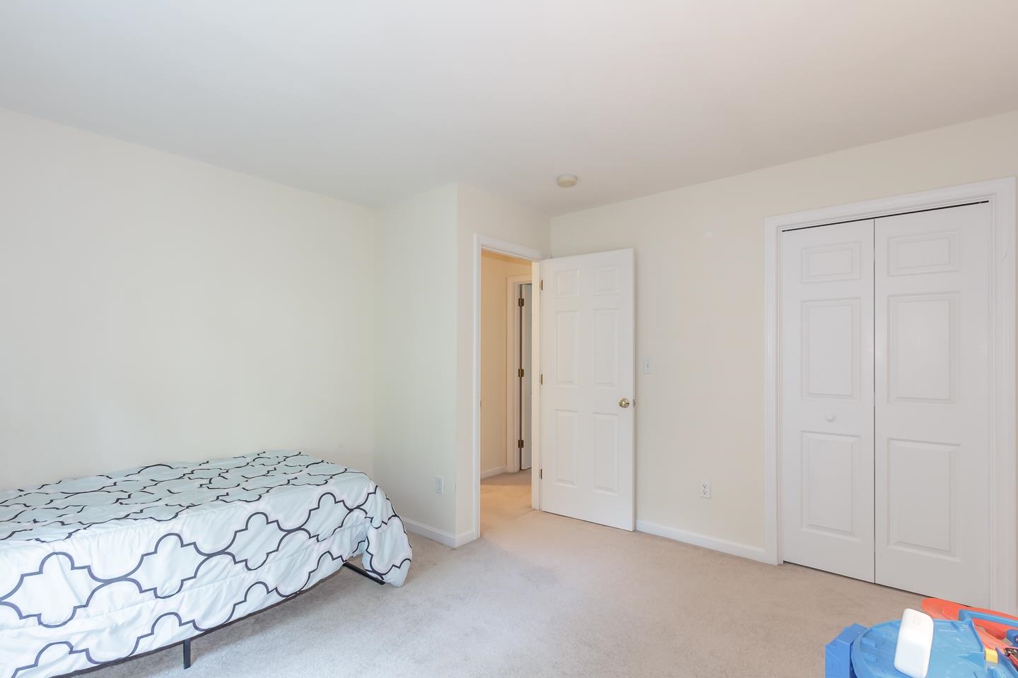 6 Cardinal Circle Derry, NH 03038 - Photo 22 of 40