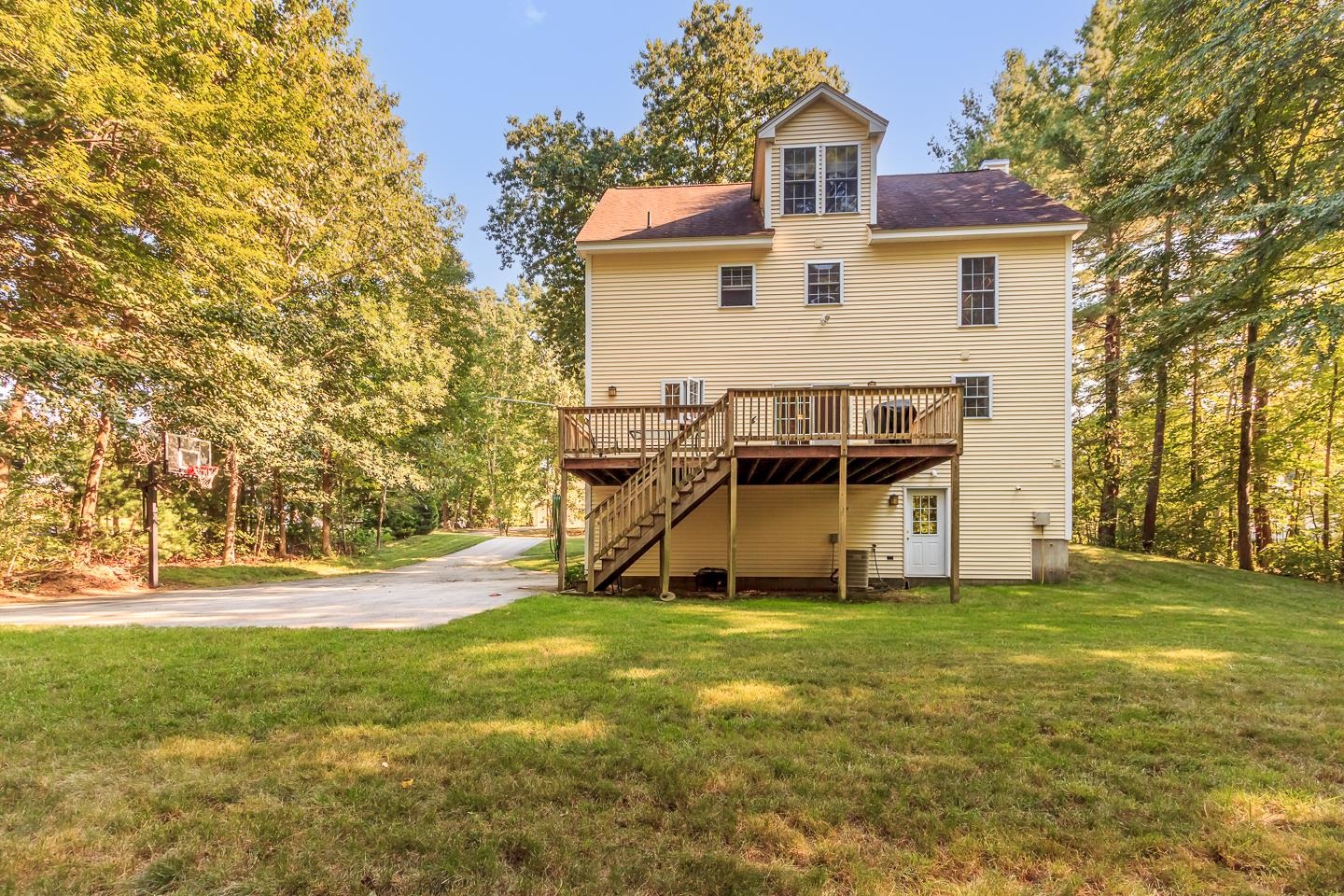 6 Cardinal Circle Derry, NH 03038 - Photo 24 of 40