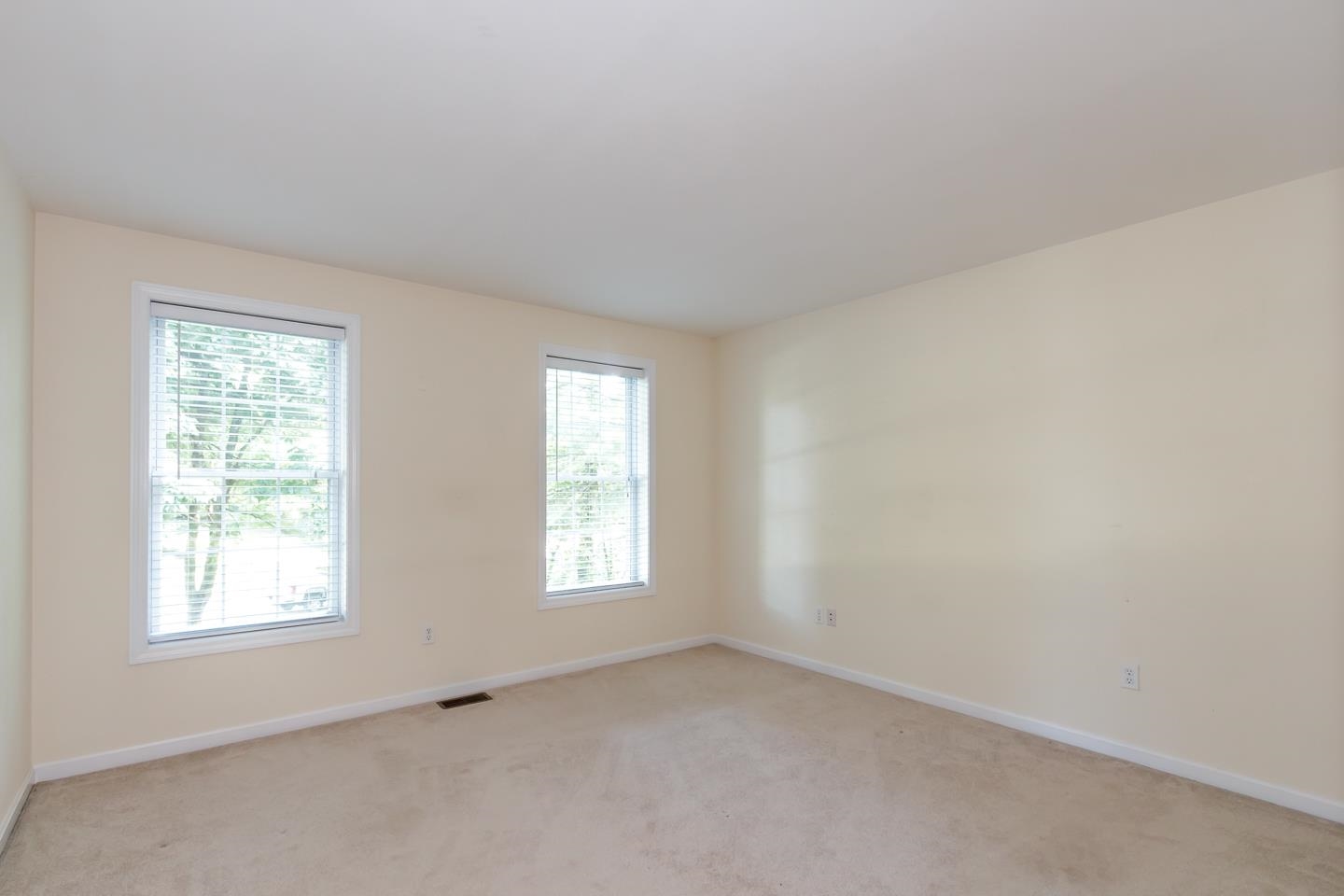 6 Cardinal Circle Derry, NH 03038 - Photo 25 of 40