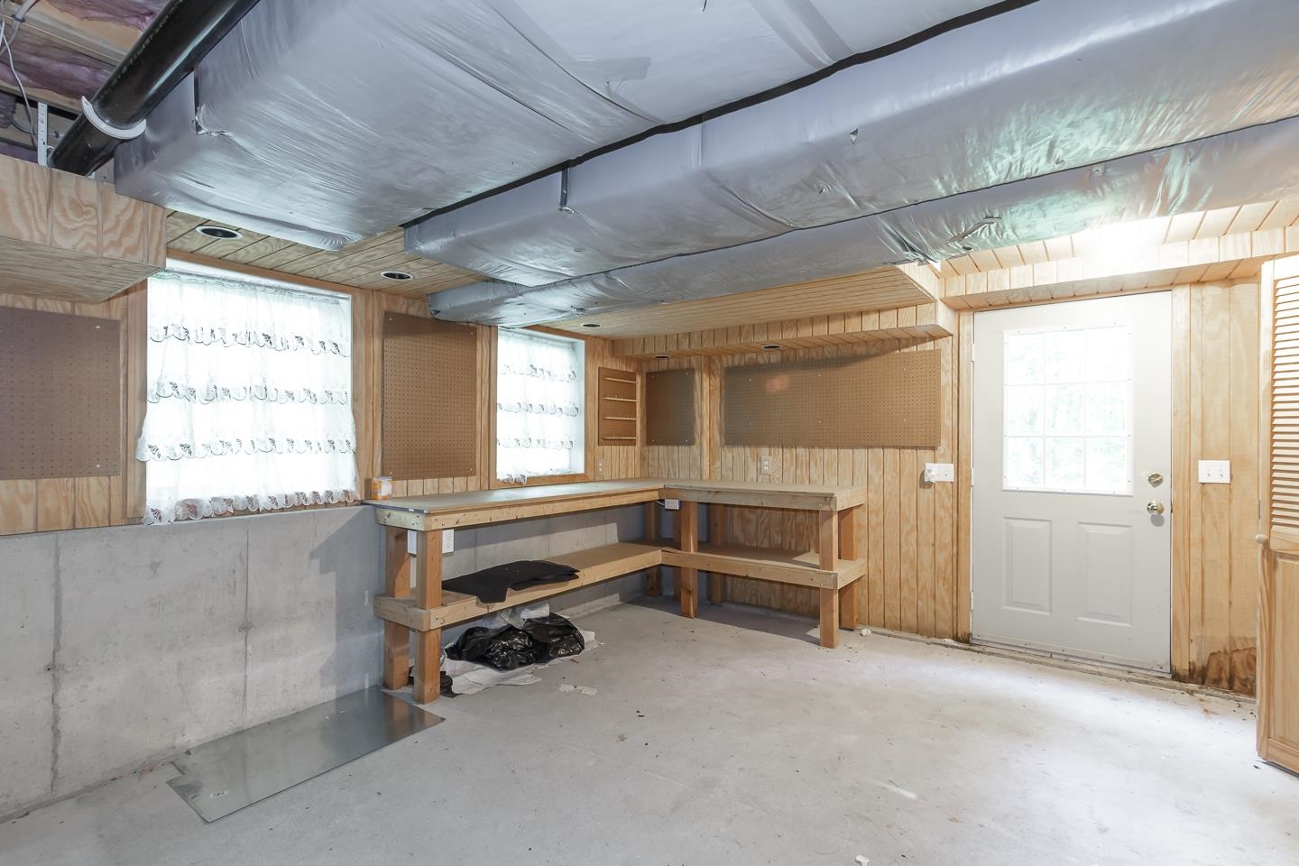 6 Cardinal Circle Derry, NH 03038 - Photo 30 of 40