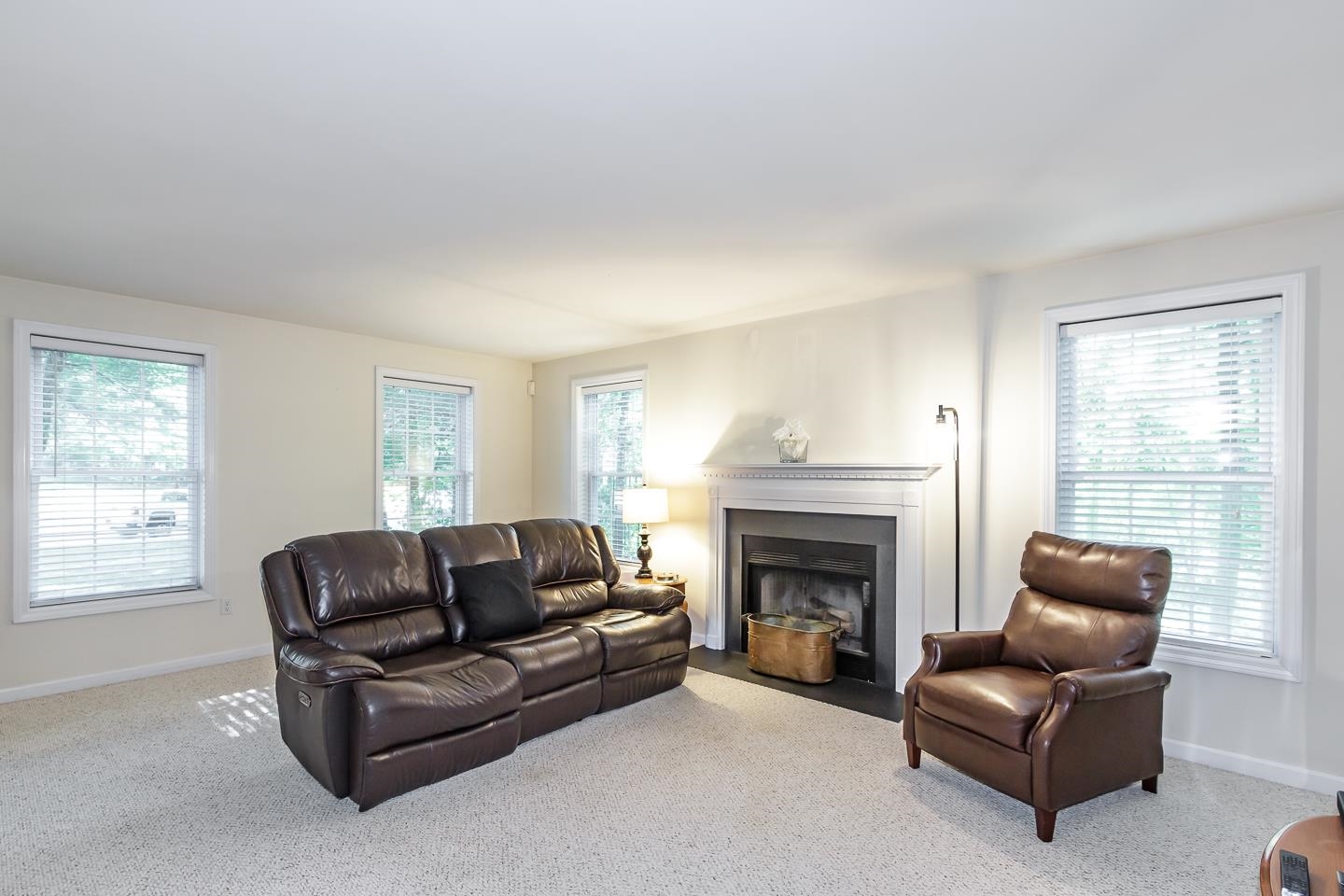 6 Cardinal Circle Derry, NH 03038 - Photo 3 of 40