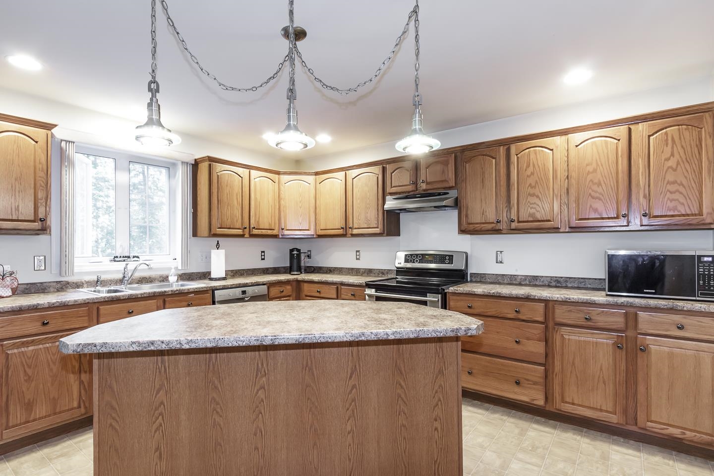 6 Cardinal Circle Derry, NH 03038 - Photo 5 of 40