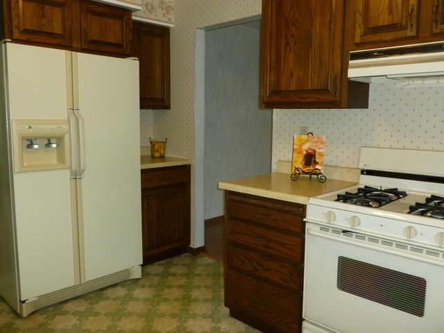 1948 Bilter Road Aurora, IL 60502 - Photo 8 of 25 a kitchen with a stove and a refrigerator