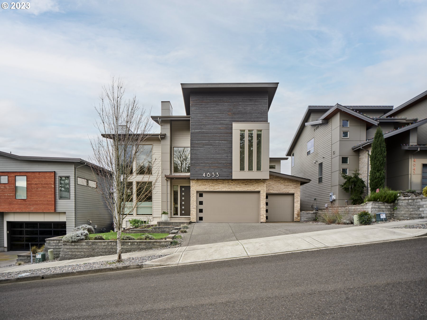 4633 North Adams Street Camas, WA 98607 - Photo 2 of 40 a front view of a house with a garage
