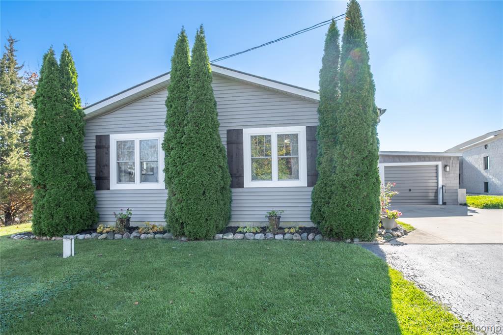 10476 Runyan Lake Road Fenton, MI 48430 - Photo 3 of 56