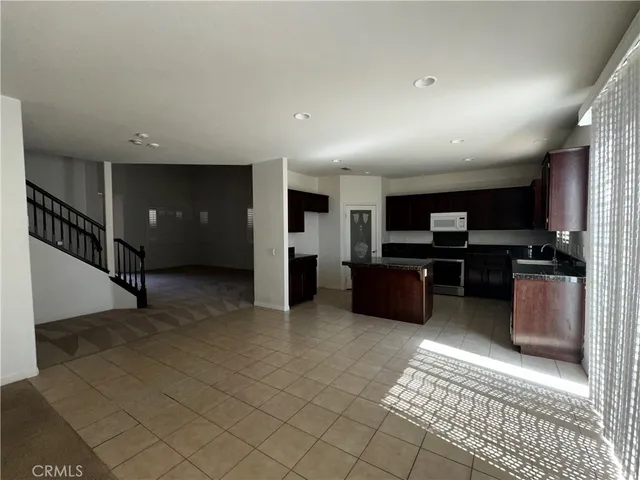 $2,590 | 14931 Corlita Street, Victorville, CA 92394