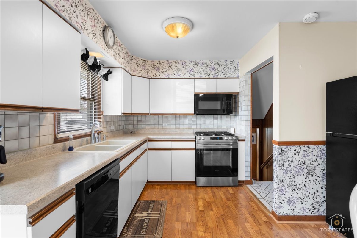 216 Evergreen Street Addison, IL 60101 - Photo 14 of 43 a kitchen with stainless steel appliances granite countertop a sink stove and refrigerator