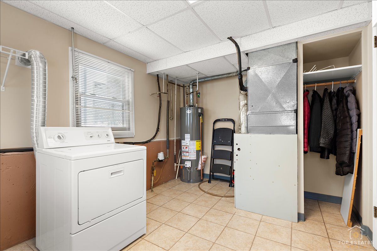 216 Evergreen Street Addison, IL 60101 - Photo 31 of 43 a storage room with washer and dryer