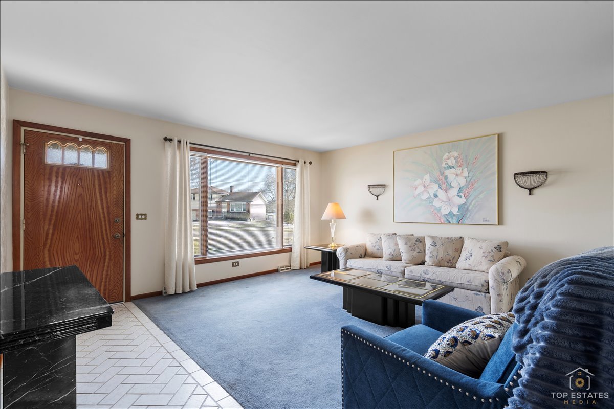 216 Evergreen Street Addison, IL 60101 - Photo 8 of 43 a living room with furniture and a window