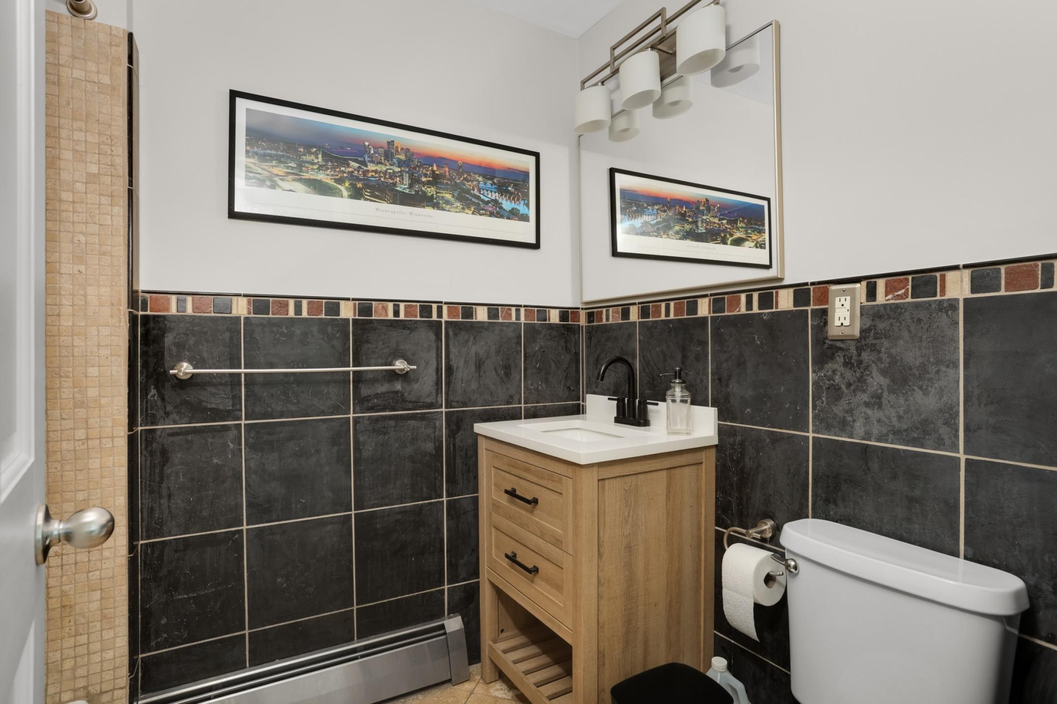 520 Ridgewood Avenue, Unit 102 Minneapolis, MN 55403 - Photo 18 of 43 Gallery Image 18