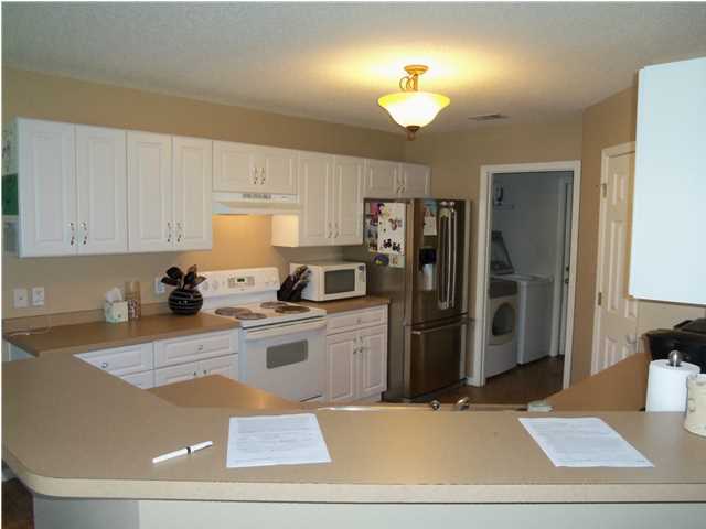 4760 Balboa Road Crestview, FL 32539 - Photo 2 of 14 Kitchen
