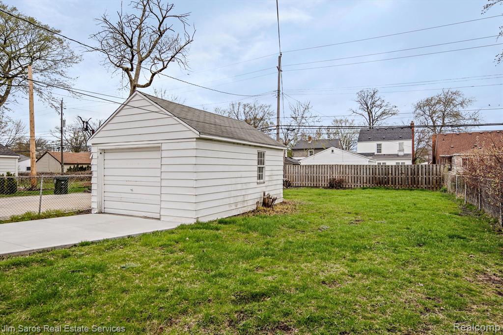 1584 Hampton Road Grosse Pointe Woods, MI 48236 - Photo 17 of 18