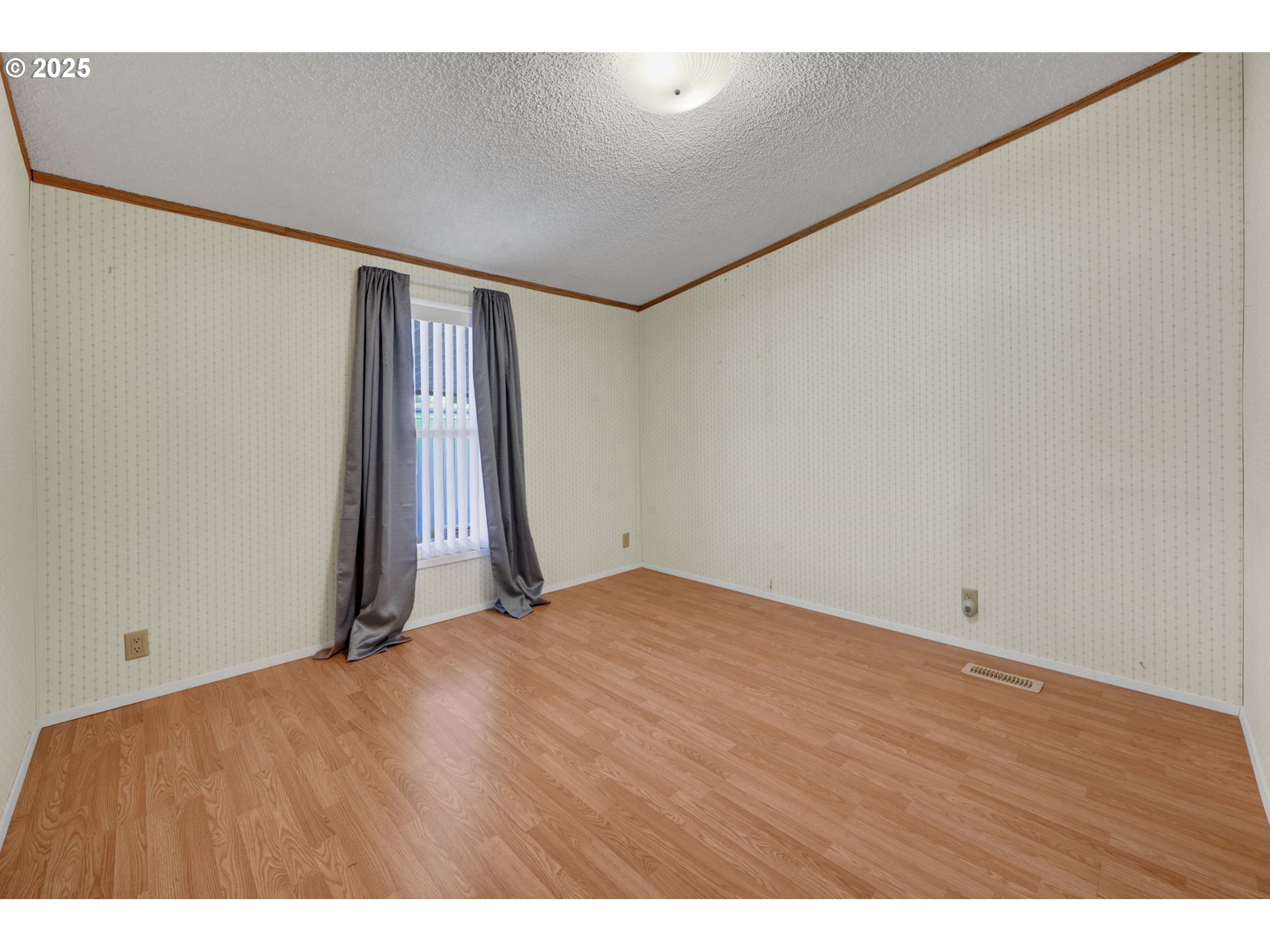 1120 West Fairview Drive, Unit 3 Springfield, OR 97477 - Photo 15 of 21 a view of an empty room