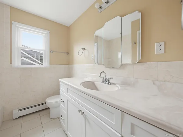 $805,000 | 11 Willow Drive, Suffern, NY 10901