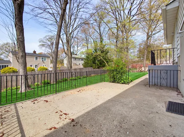 $805,000 | 11 Willow Drive, Suffern, NY 10901