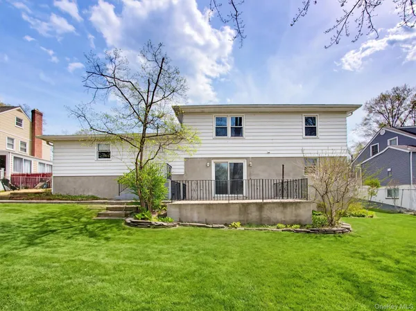 $805,000 | 11 Willow Drive, Suffern, NY 10901