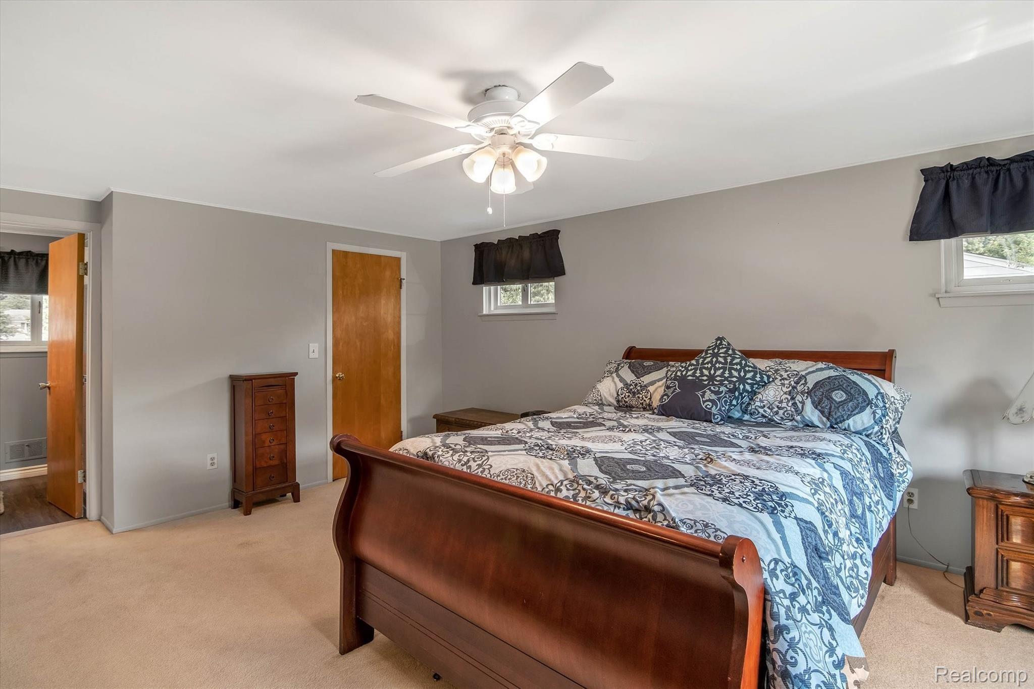 16717 Wayne Road Livonia, MI 48154 - Photo 22 of 42 22-16717 Wayne Rd-WindowStill-Real-Estate-Photography-22.jpg