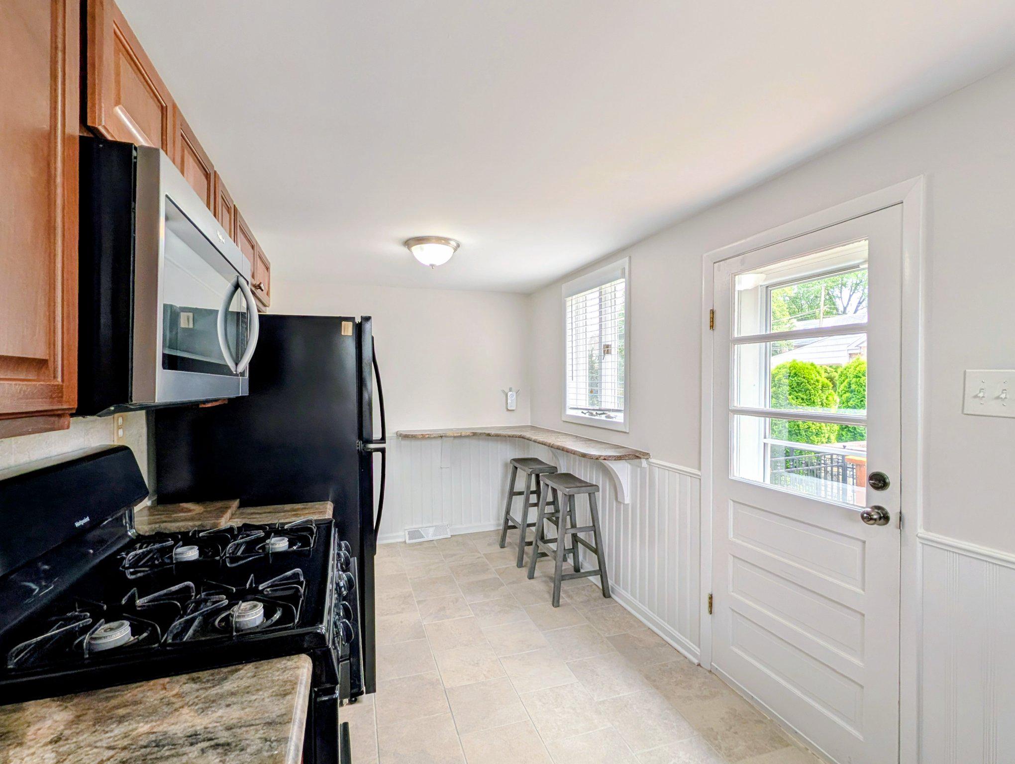 611 Rutledge Avenue Folsom, PA 19033 - Photo 6 of 31 Bright and inviting kitchen space.