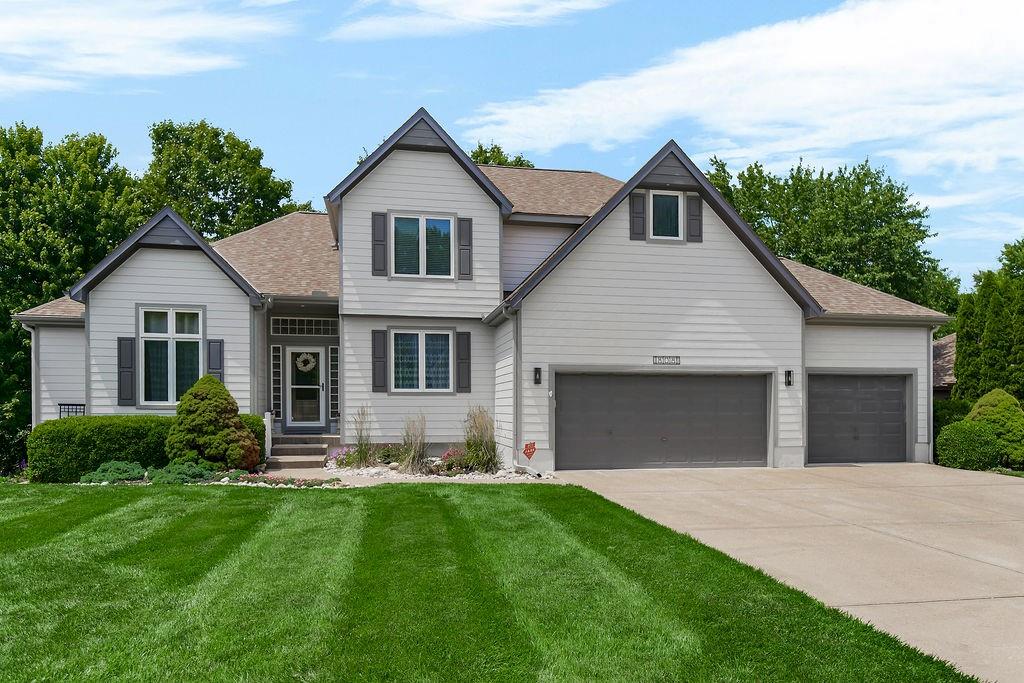 808 Southwest Springwater Lane Lee's Summit, MO 64081 - Photo 1 of 20
